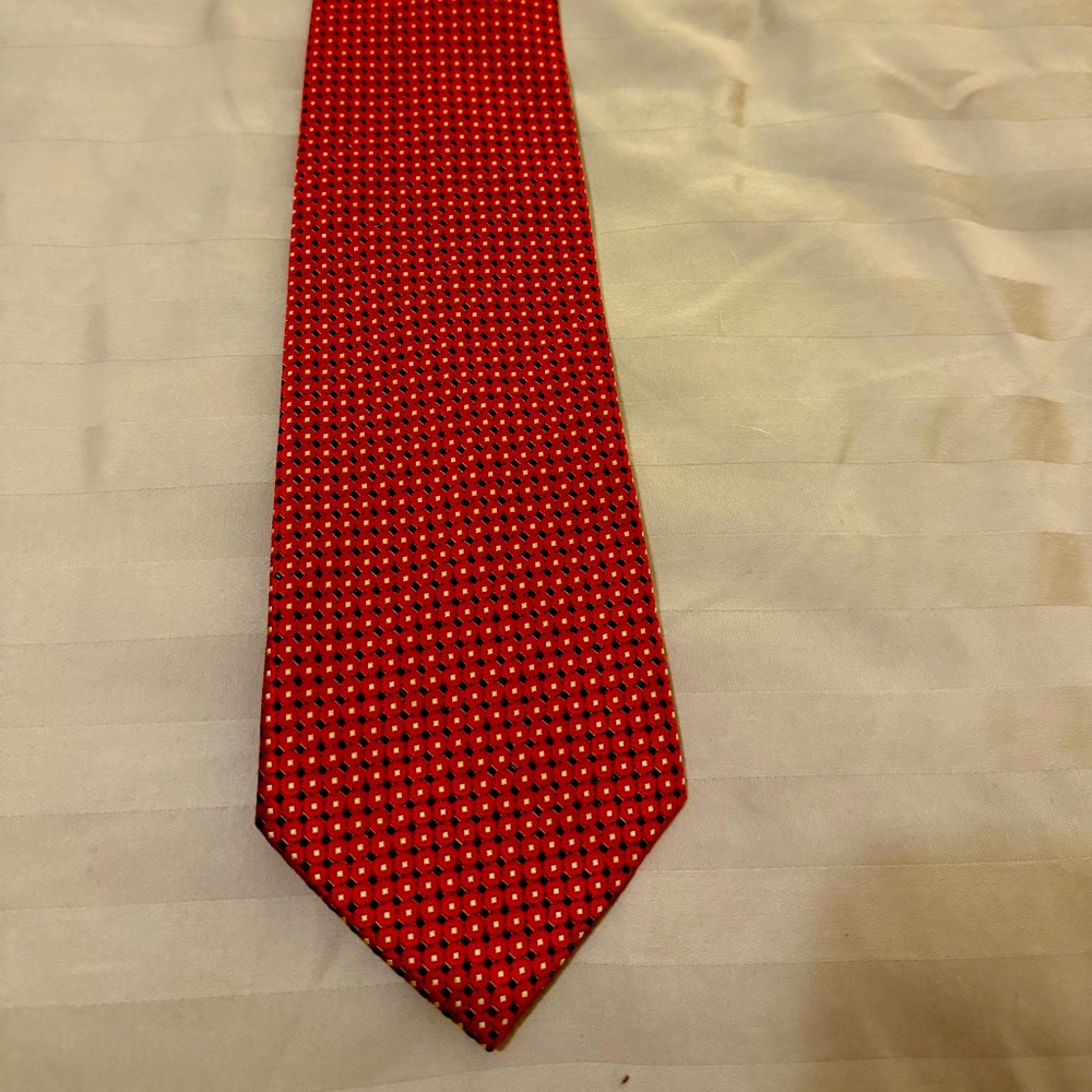 Elegant Red and Navy Blue Patterned Men's Tie